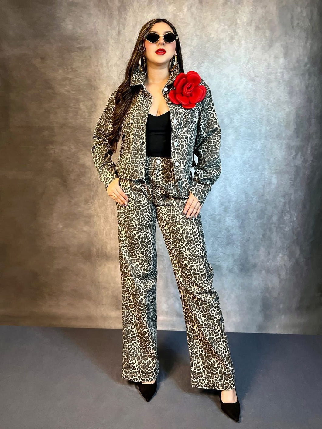 Pantalón denim estampado leopardo