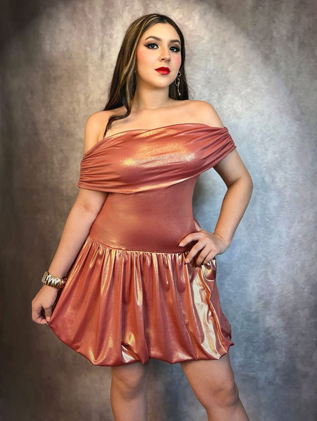 Vestido metálico falda globo