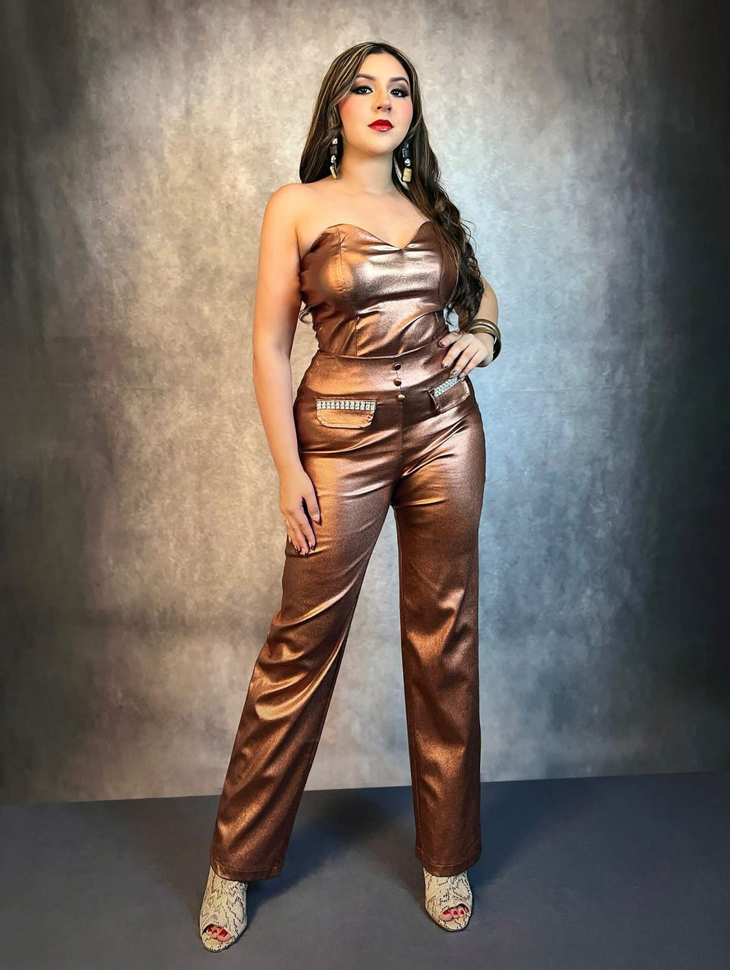 Pantalón efecto piel cobrizado