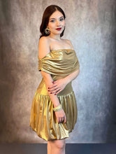 Cargar imagen en el visor de la galería, Vestido metálico dorado falda globo
