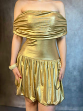 Cargar imagen en el visor de la galería, Vestido metálico dorado falda globo
