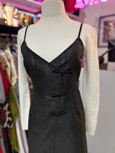 Cargar imagen en el visor de la galería, Vestido negro con blusa manga larga
