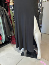 Cargar imagen en el visor de la galería, Maxi vestido negro curvy
