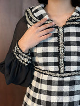 Cargar imagen en el visor de la galería, Vestido tweed mangas mesh
