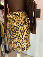 Cargar imagen en el visor de la galería, Falda lentejuela animal print
