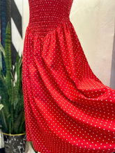 Cargar imagen en el visor de la galería, Vestido rojo lunares blancos
