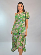 Cargar imagen en el visor de la galería, Vestido un hombro floral verde
