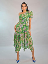 Cargar imagen en el visor de la galería, Vestido un hombro floral verde
