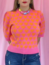 Cargar imagen en el visor de la galería, Sueter corazones manga corta
